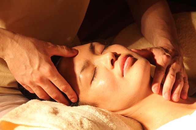 Massage drainant visage